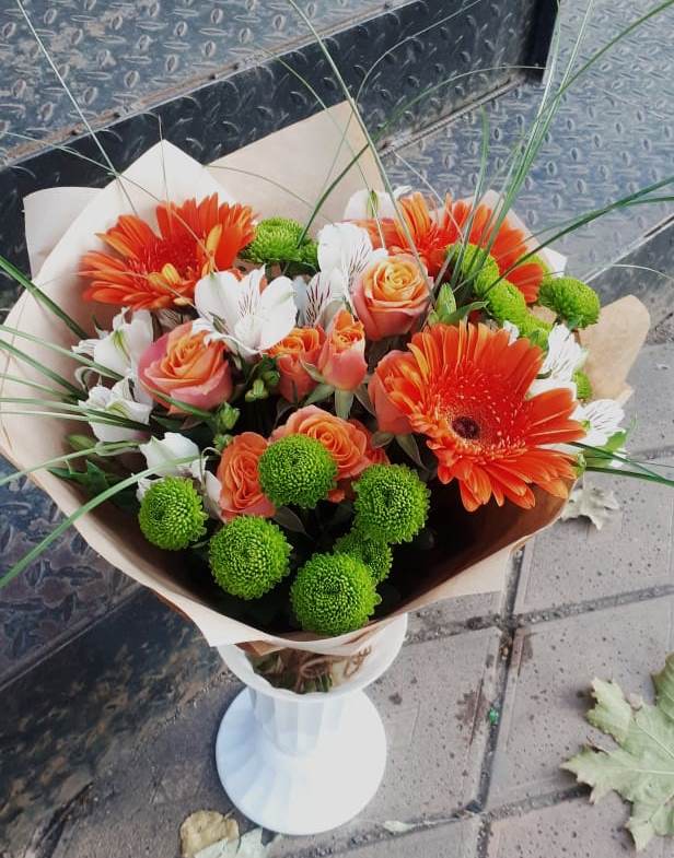 Букет цветов из: Герберы, Хризантемы, Альстромерии и Розы в Лузе