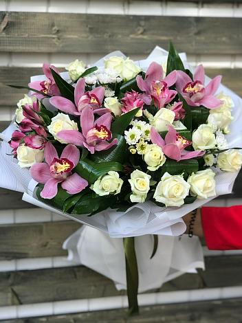 Букет цветов из: Розы и Хризантемы в Лузе