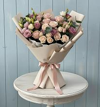 Букет цветов из:  Розы и Лизиантусы в Лузе