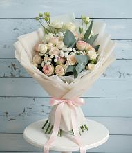 Букет цветов из:  Розы и Лизиантусы в Лузе