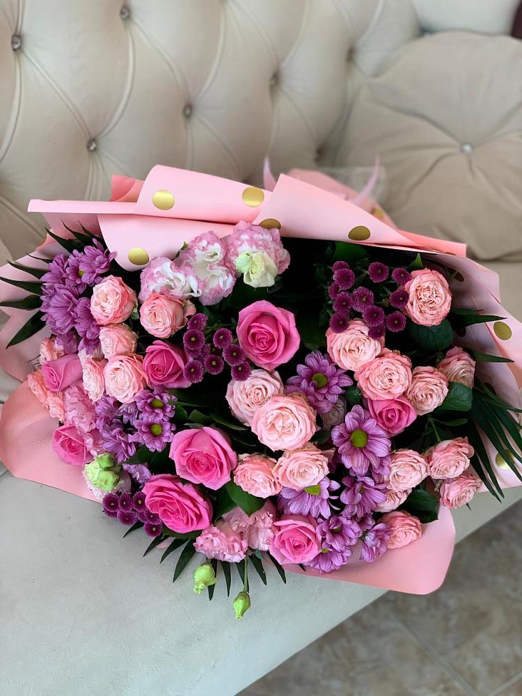 Букет цветов из: Хризантемы, Розы и Лизиантусы в Лузе