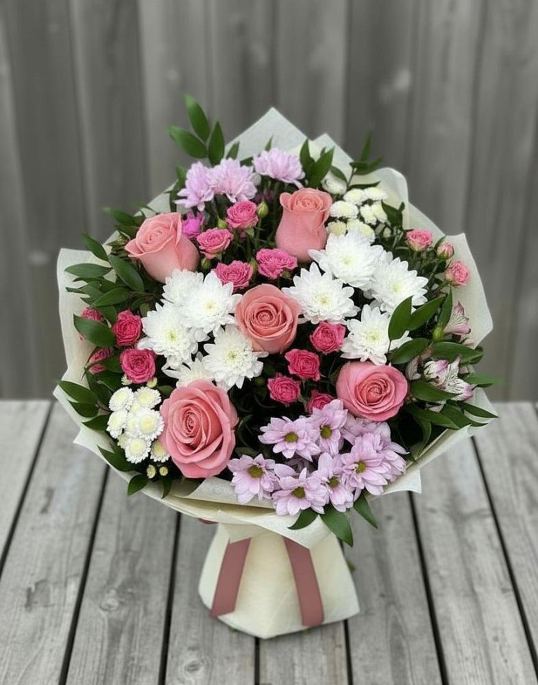 Букет цветов из: Альстромерии, Гвоздики, Розы и Хризантемы в Лузе