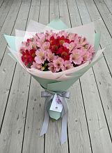 Букет цветов из:  Альстромерии в Лузе