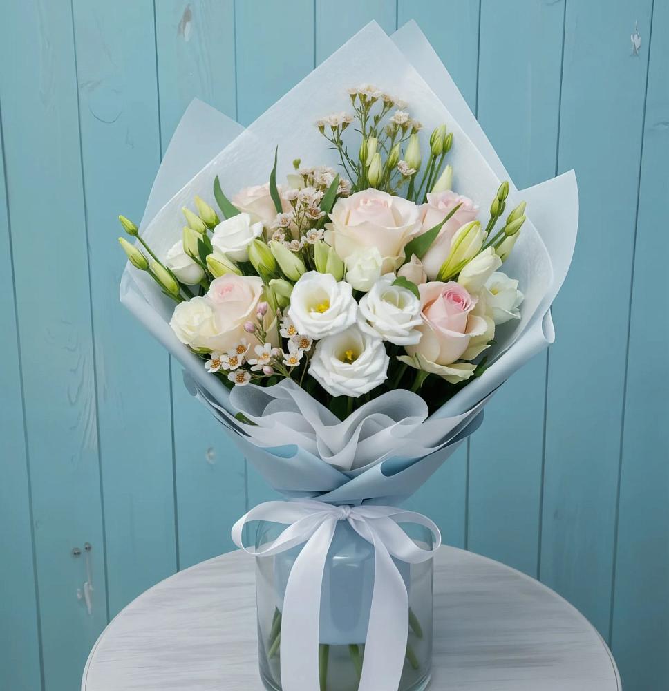 Букет цветов из: Розы и Лизиантусы в Лузе