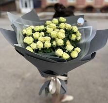 Букет Белые кустовые розы Солинеро в Лузе