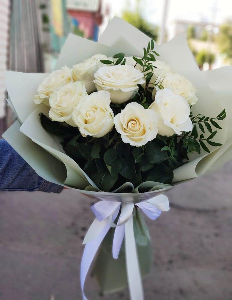 Букет Белые розы Проуд в Лузе