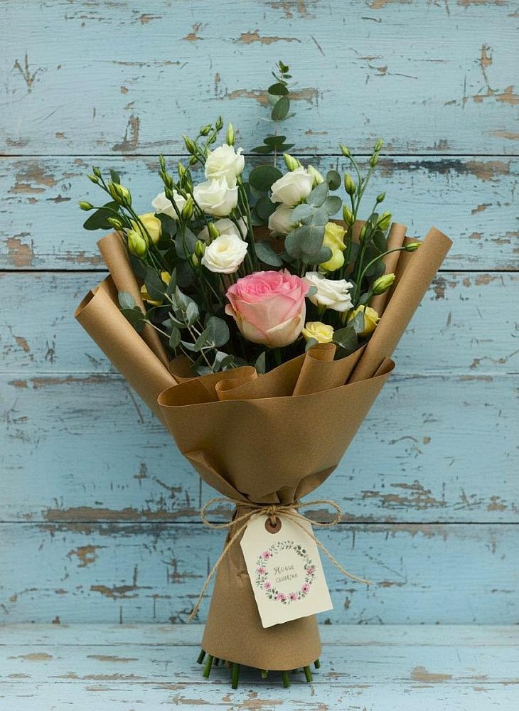 Букет цветов из: Розы и Лизиантусы в Лузе