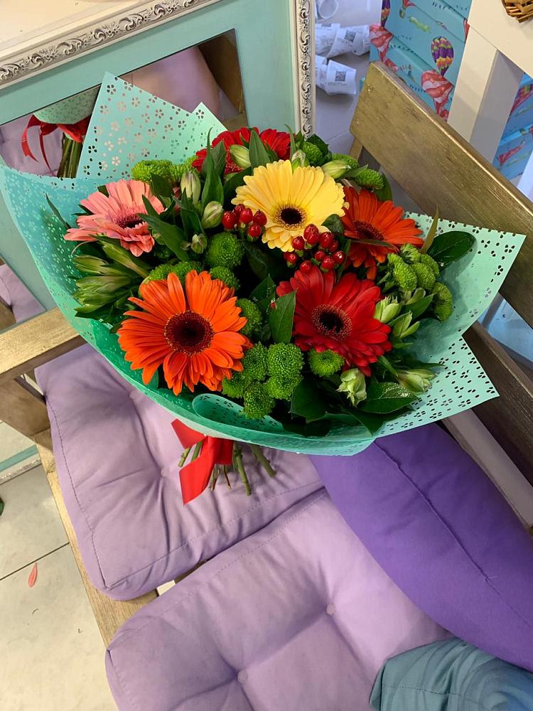 Букет цветов из: Герберы, Хризантемы и Альстромерии в Лузе