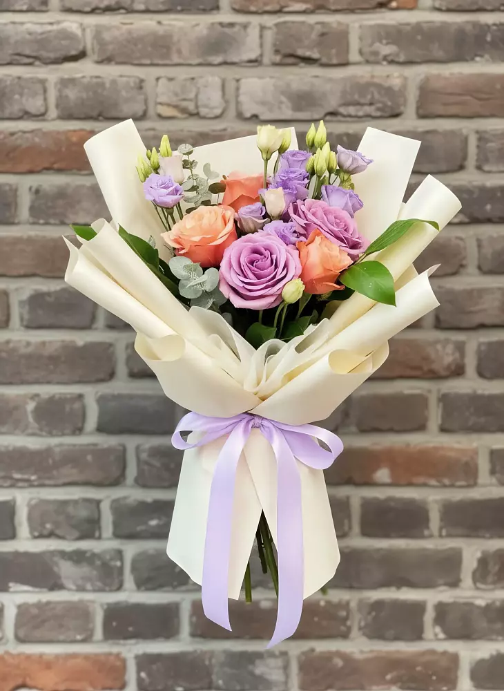 Букет цветов из: Лизиантусы и Розы в Лузе