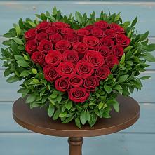 Цветочная композиция из Розы в виде сердца в Лузе