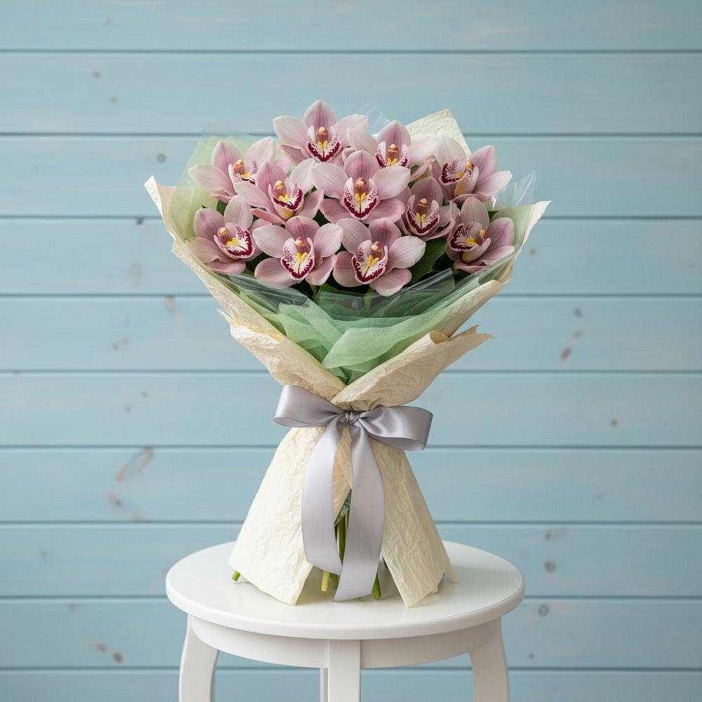 Букет цветов из: Орхидеи и Розы в Лузе