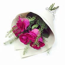 Букет цветов из:  Розы в Лузе