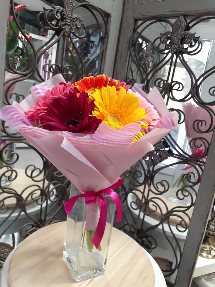 Букет цветов из: Герберы в Лузе