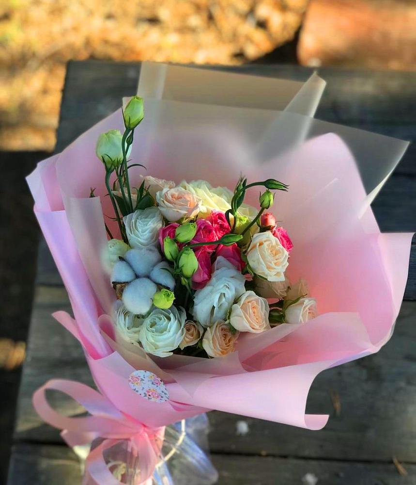 Букет цветов из: Розы и Лизиантусы в Лузе