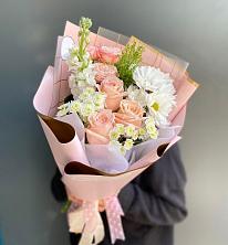 Букет цветов из:  Хризантемы и Розы в Лузе