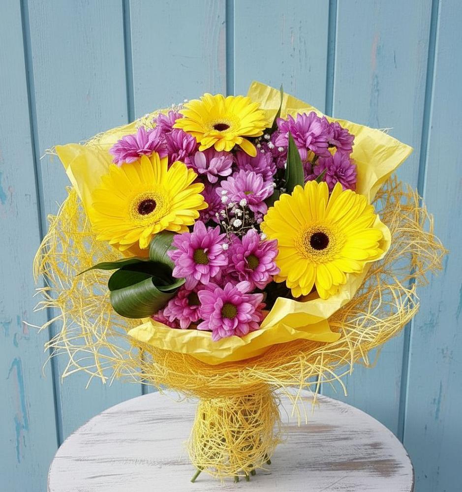 Букет цветов из: Хризантемы и Герберы в Лузе