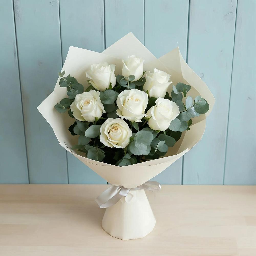Букет Белые розы в Эвкалипте в Лузе