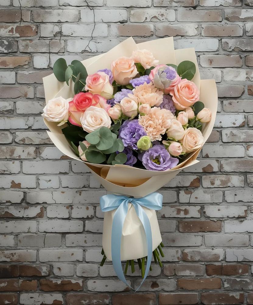 Букет цветов из: Розы, Лизиантусы и Гвоздики в Лузе