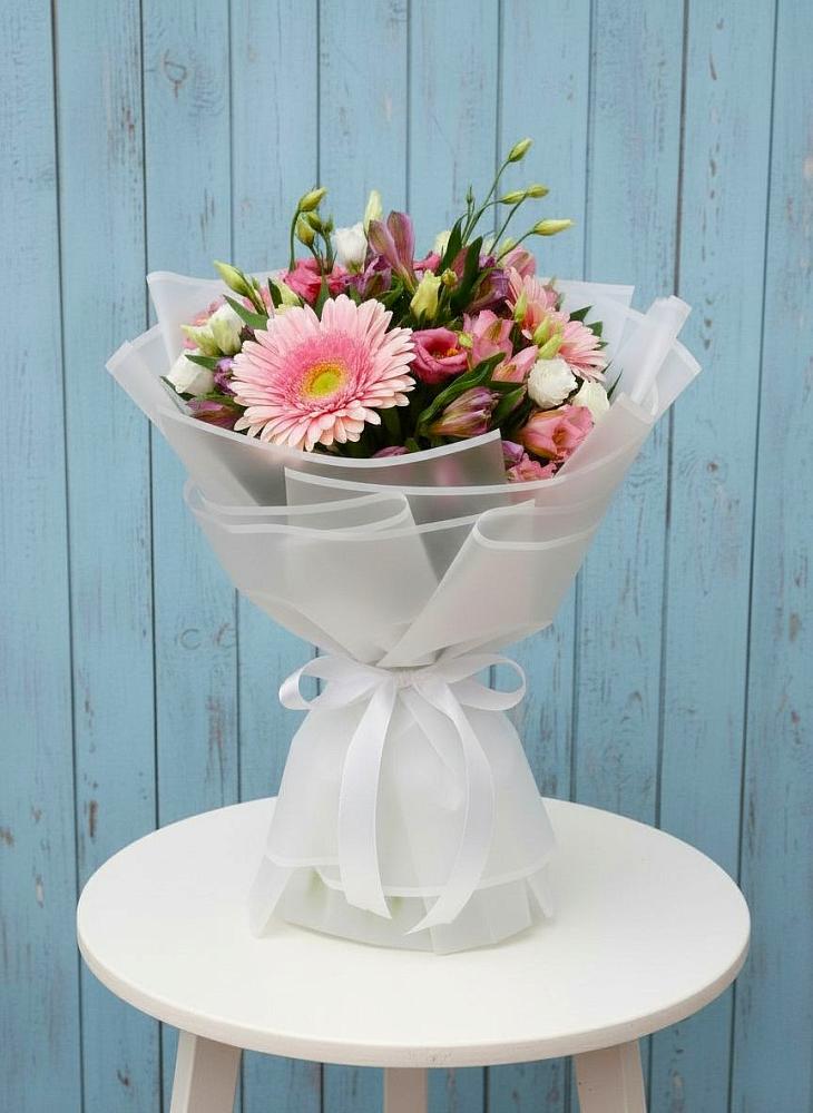 Букет цветов из: Герберы, Альстромерии и Лизиантусы в Лузе