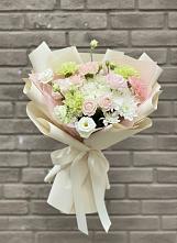 Букет цветов из:  Гвоздики, Розы, Лизиантусы и Хризантемы в Лузе