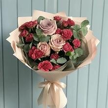 Букет цветов из:  Гвоздики и Розы в Лузе