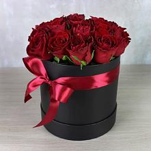 Цветочная композиция из Розы в шляпной коробке в Лузе