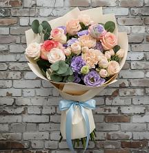 Букет цветов из:  Розы, Лизиантусы и Гвоздики в Лузе