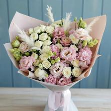Букет цветов из:  Альстромерии и Розы в Лузе