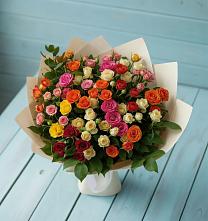 Букет Микс из разноцветных кустовых роз в Лузе
