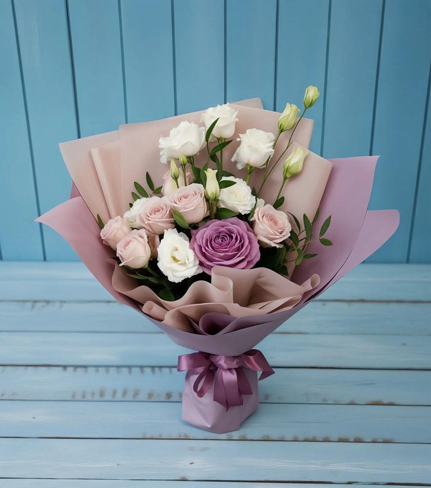 Букет цветов из: Розы и Лизиантусы в Лузе